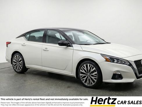 Used 2025 Nissan Altima 2.5 SV image 1