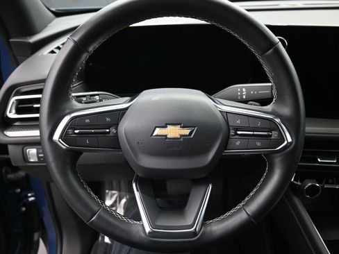 Used 2025 Chevrolet Traverse LT image 12