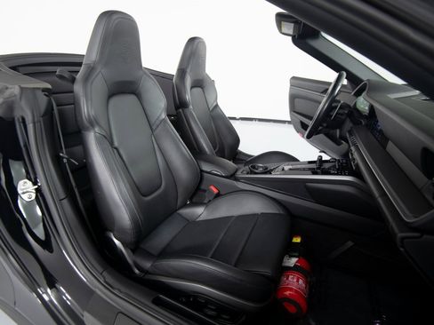 Certified 2021 Porsche 911 Carrera 4S image 21