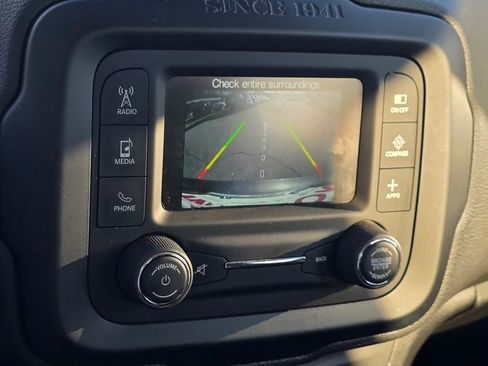 Used 2016 Jeep Renegade Latitude image 9