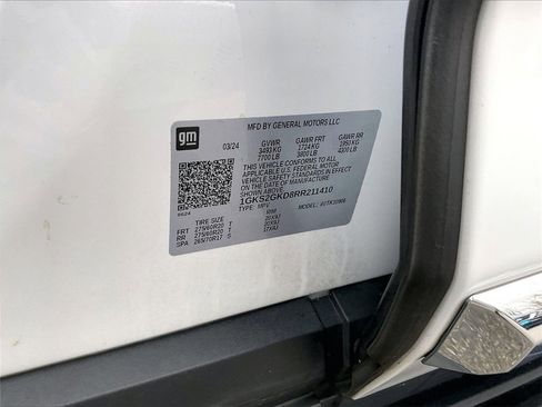 Used 2024 GMC Yukon XL SLT image 33