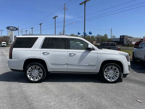 Used 2018 Cadillac Escalade Platinum image 2