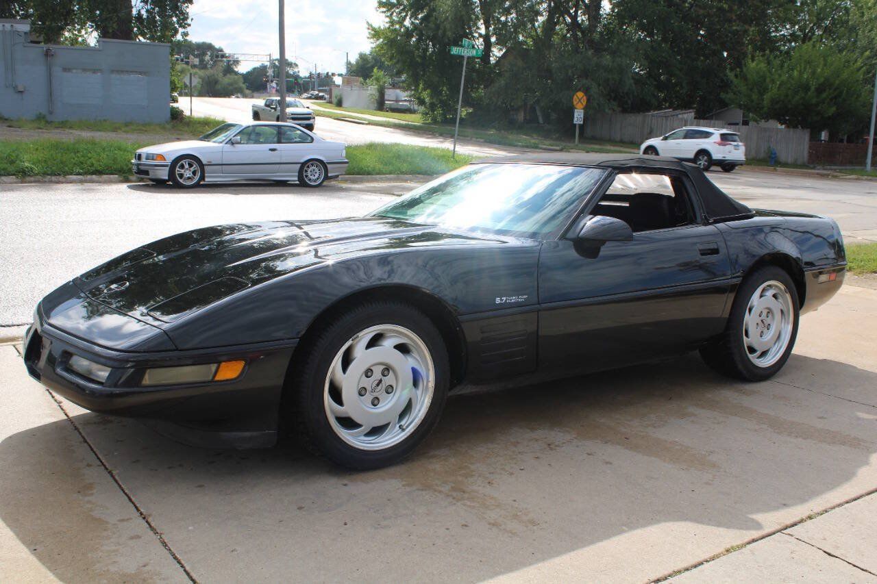 Used 1991 Chevrolet Corvette Convertible RWD image 4