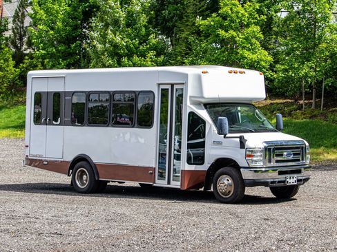 Used 2014 Ford E-450 and Econoline 450 Super Duty w/ Shuttle Bus Prep Package RWD image 10