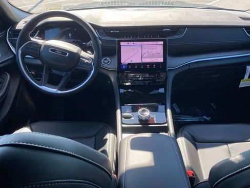 New 2025 Jeep Grand Cherokee L Limited w/ Luxury Tech Group II image 38