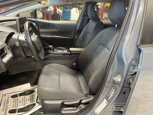 Used 2025 Toyota Prius LE FWD image 12