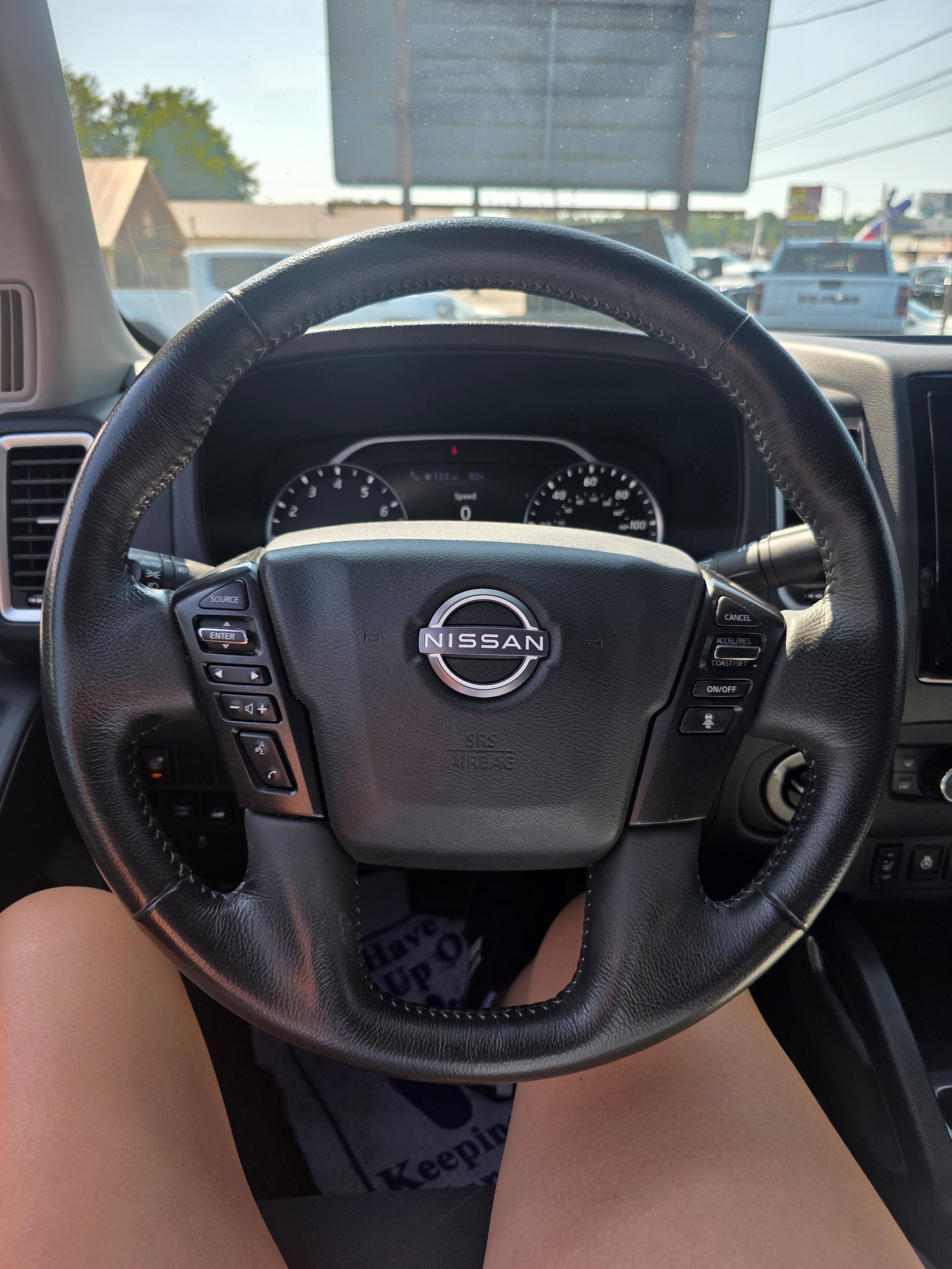 Used 2023 Nissan Frontier SV w/ Technology Package AWD/4WD image 9