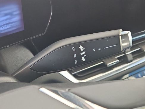 Used 2024 Chevrolet Equinox EV LT FWD image 16
