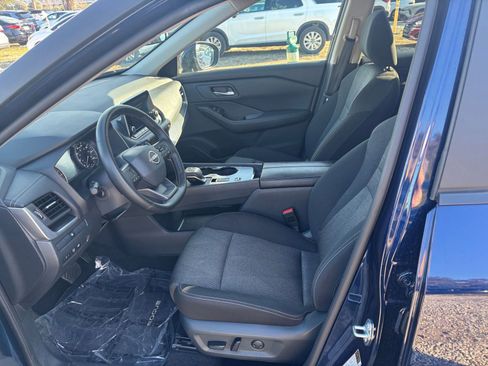 Used 2025 Nissan Rogue SV image 29