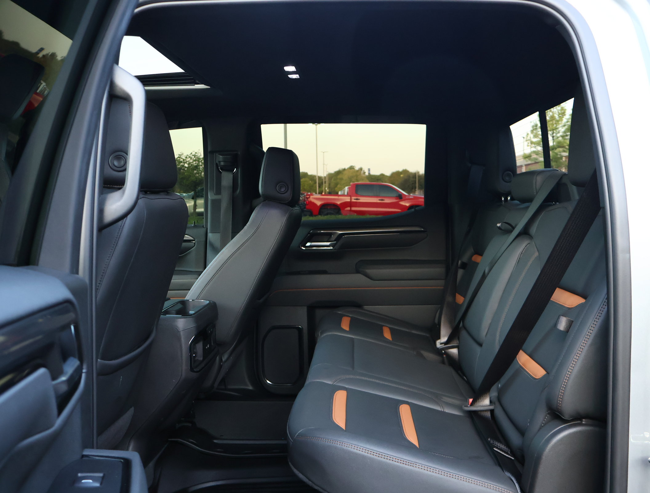 Used 2025 GMC Sierra 1500 AT4 w/ Technology Package AWD/4WD image 27