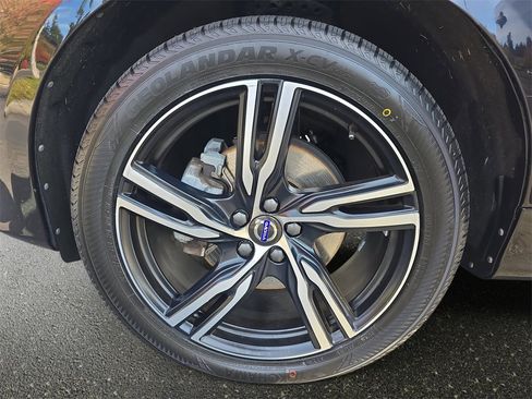 Used 2017 Volvo XC60 T6 R-Design w/ Climate Package image 38