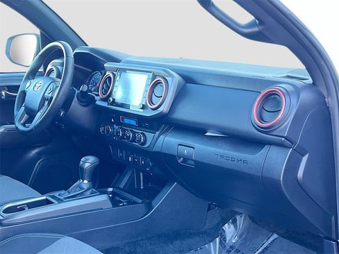 Used 2023 Toyota Tacoma TRD Off-Road image 27