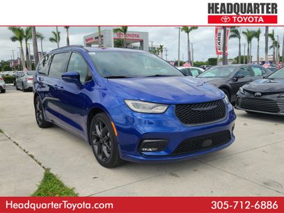 Used 2021 Chrysler Pacifica Touring-L w/ Uconnect Theater Family Group