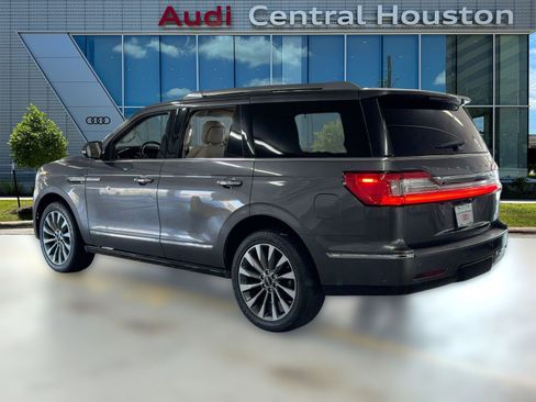 Used 2018 Lincoln Navigator Select w/ Technology Package image 3
