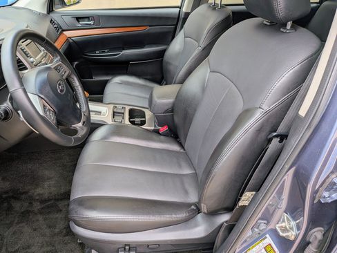 Used 2013 Subaru Outback 2.5i Limited AWD/4WD image 5