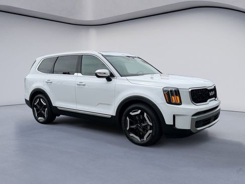 Used 2023 Kia Telluride EX w/ EX Captain's Chair Package FWD image 7