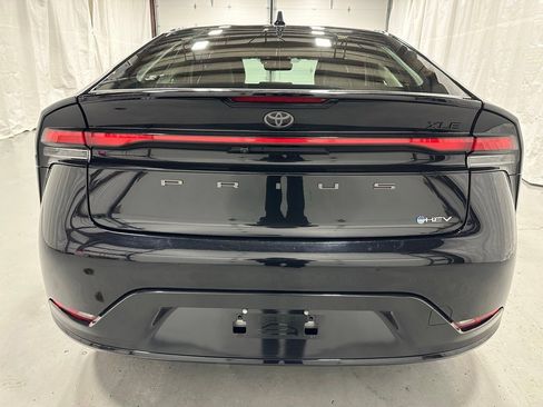 Used 2025 Toyota Prius XLE image 6