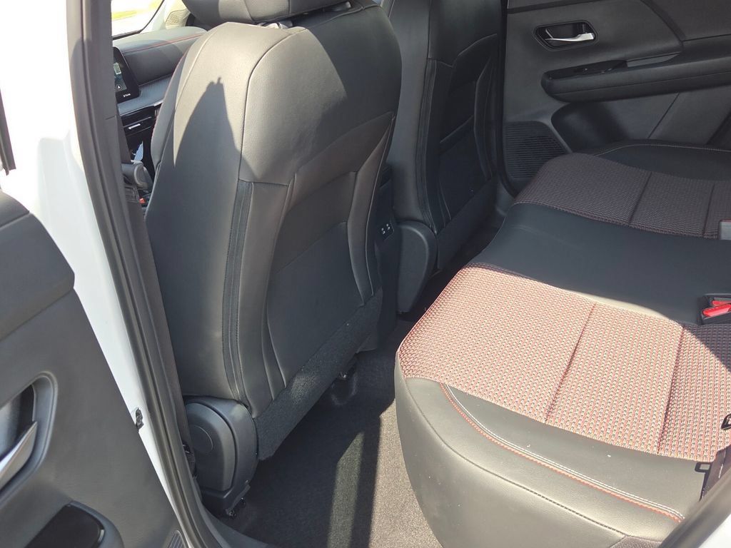 New 2027 Nissan Kicks SR w/ SR Premium Package FWD image 6