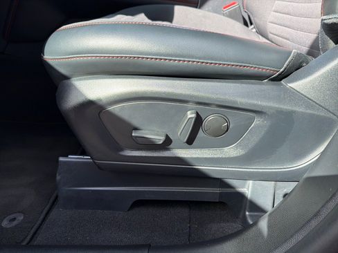 Used 2025 Ford Explorer ST-Line w/ ST-Line Street Pack image 10