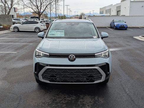 New 2026 Volkswagen Taos SE image 11