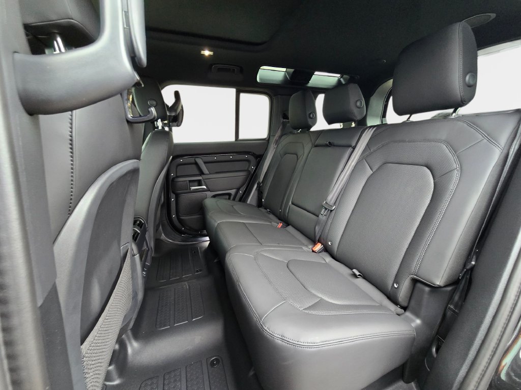New 2026 Land Rover Defender 110 X-Dynamic SE AWD/4WD image 14