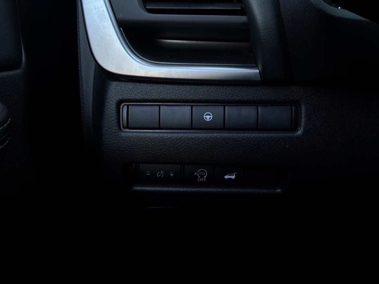 Used 2025 Nissan Rogue SV FWD image 24
