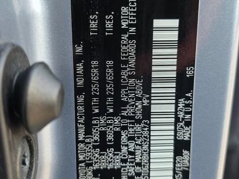 Used 2022 Toyota Highlander XLE AWD/4WD image 3