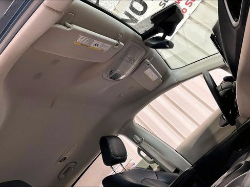 Used 2023 Chrysler Pacifica Touring-L FWD image 13