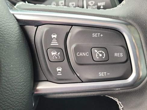 Used 2025 Jeep Wrangler Unlimited Sahara AWD/4WD image 25