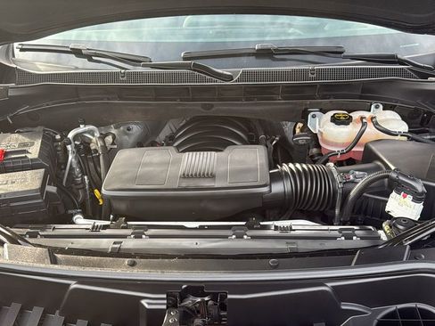 Used 2025 Chevrolet Suburban Z71 image 30