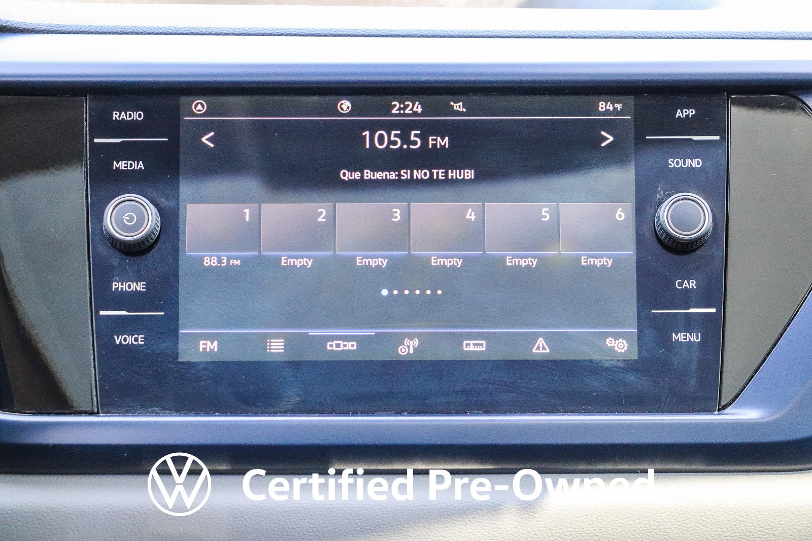 Used 2023 Volkswagen Taos SE w/ Panoramic Sunroof Package FWD image 16