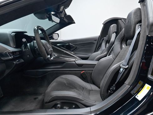 Used 2025 Chevrolet Corvette Z06 RWD image 8