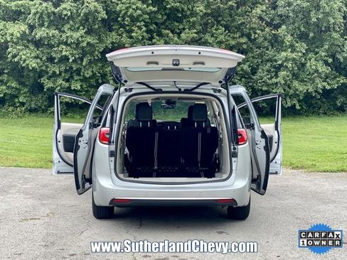 Used 2024 Chrysler Pacifica Touring-L image 39