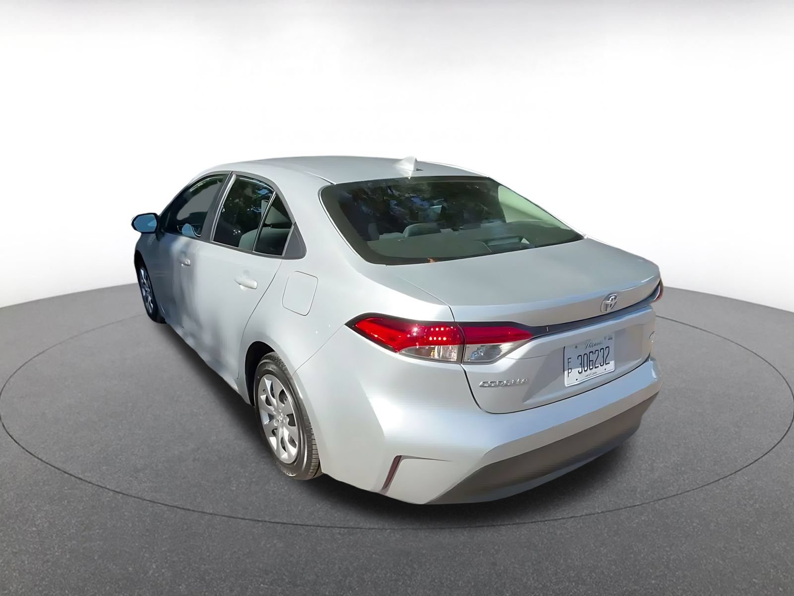 Used 2025 Toyota Corolla LE FWD image 9