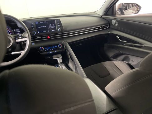 Used 2022 Hyundai Elantra SEL w/ Cargo Package FWD image 17