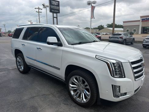 Used 2017 Cadillac Escalade Premium Luxury w/ LPO, Radiant Package AWD/4WD image 4