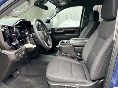 Used 2024 Chevrolet Silverado 2500 LT w/ Convenience Package image 6