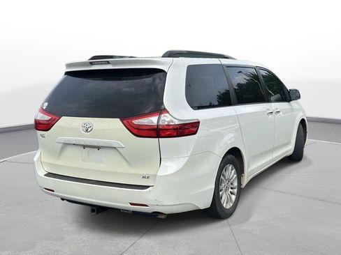 Used 2015 Toyota Sienna XLE FWD image 6