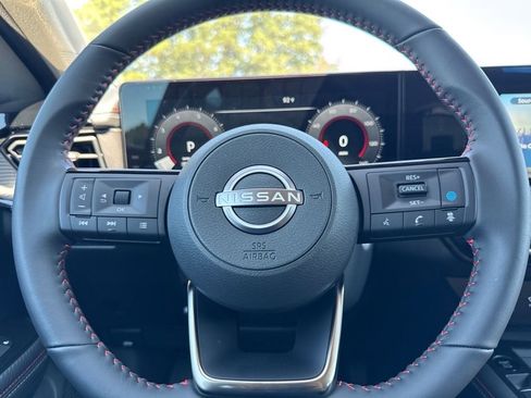 New 2025 Nissan Kicks SR w/ Interior Electronics Package FWD image 17