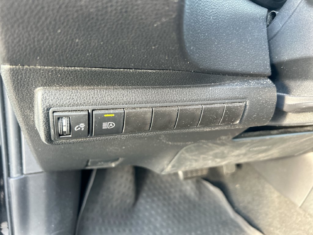 Used 2023 Toyota Corolla LE FWD image 13