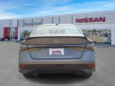 New 2027 Nissan Sentra SR w/ Floor Mat Package FWD image 6
