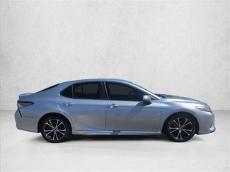 Used 2018 Toyota Camry SE video 4