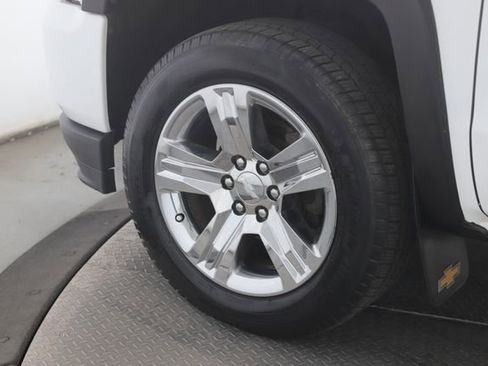 Used 2018 Chevrolet Silverado 1500 Custom w/ Custom Convenience Package AWD/4WD image 13