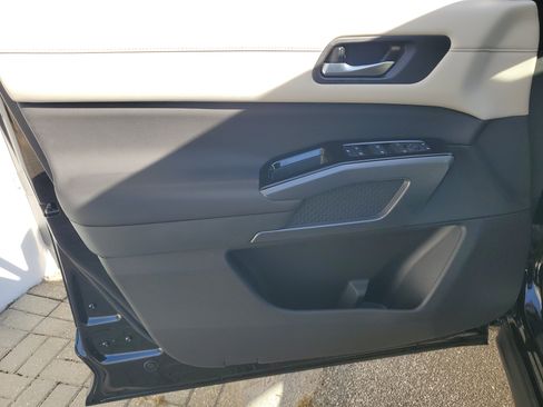 New 2025 Nissan Pathfinder SL w/ Black Appearance Package image 15