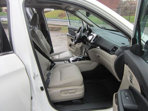 Used 2017 Honda Pilot Touring image 11