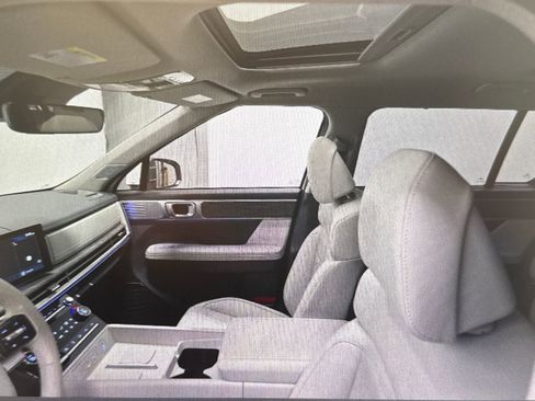 Certified 2025 Hyundai Santa Fe Limited image 8