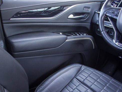 Used 2023 Cadillac Escalade V w/ LPO, ONYX Package image 19