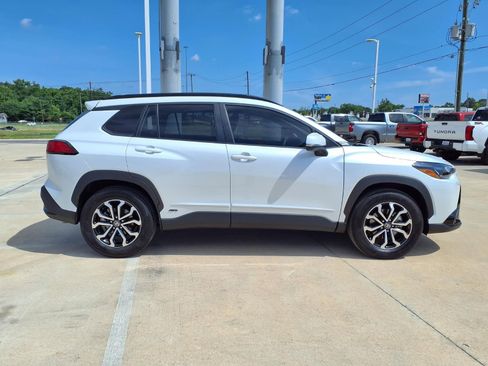 Used 2023 Toyota Corolla Cross AWD Hybrid image 5