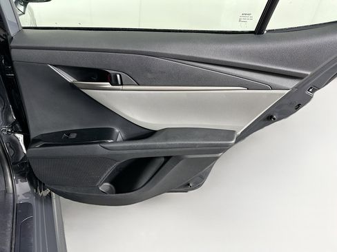Used 2025 Toyota Camry SE image 30