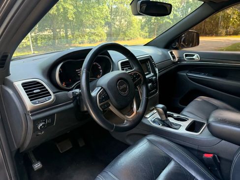 Used 2017 Jeep Grand Cherokee Limited image 8